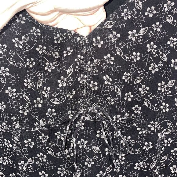 Maggy London Black Silk Sheer Floral Blouse Size 14 Empire Waist Cropped V-Neck - Picture 6 of 11